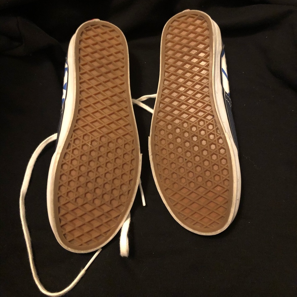 Vans - Picture 3 of 4